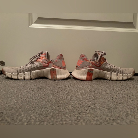 Nike Pink/Gray Metcon Free 4 | Desert Sand Crimson bliss | Women’s size 9.5 - Picture 3 of 8
